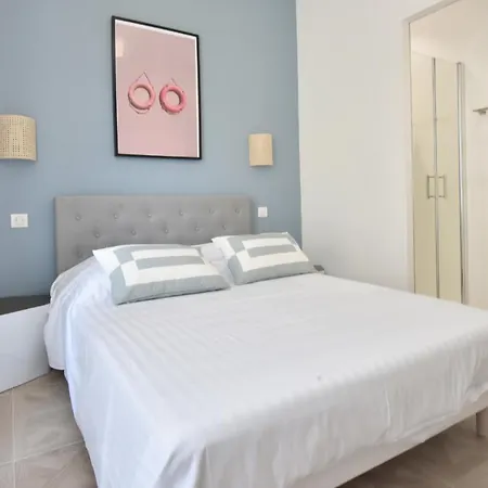 Апартаменты Kikiloue Stylish 3-bedroom Only 5 Min On Foot From The Palais! Канны